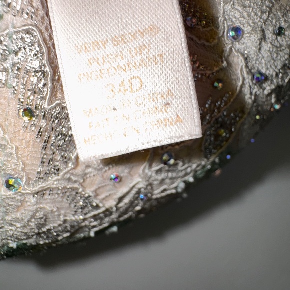 VS Lace Bra in Green and Beige - Picture 3 of 3